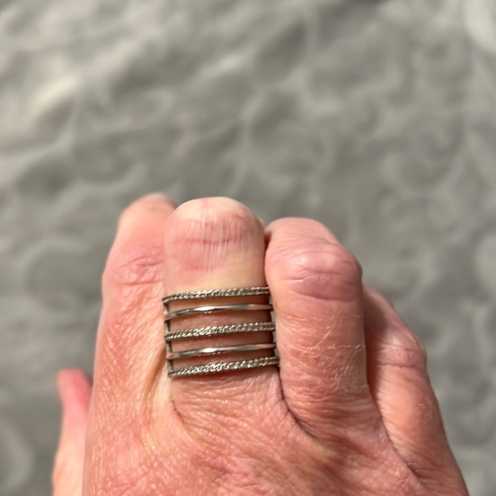 Sterling Silver Ring. Size 6.